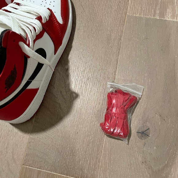 SOLD - Jordan 1 Retro Chicago (2015) (Worn Once) - Picture 7 of 7